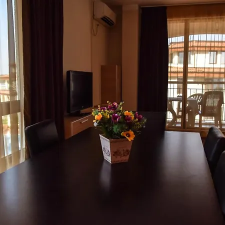 Sea Club Sarafovo Апартаменты *
